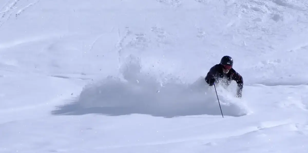 Saas Fee 5a skiing powder in Saas Fee