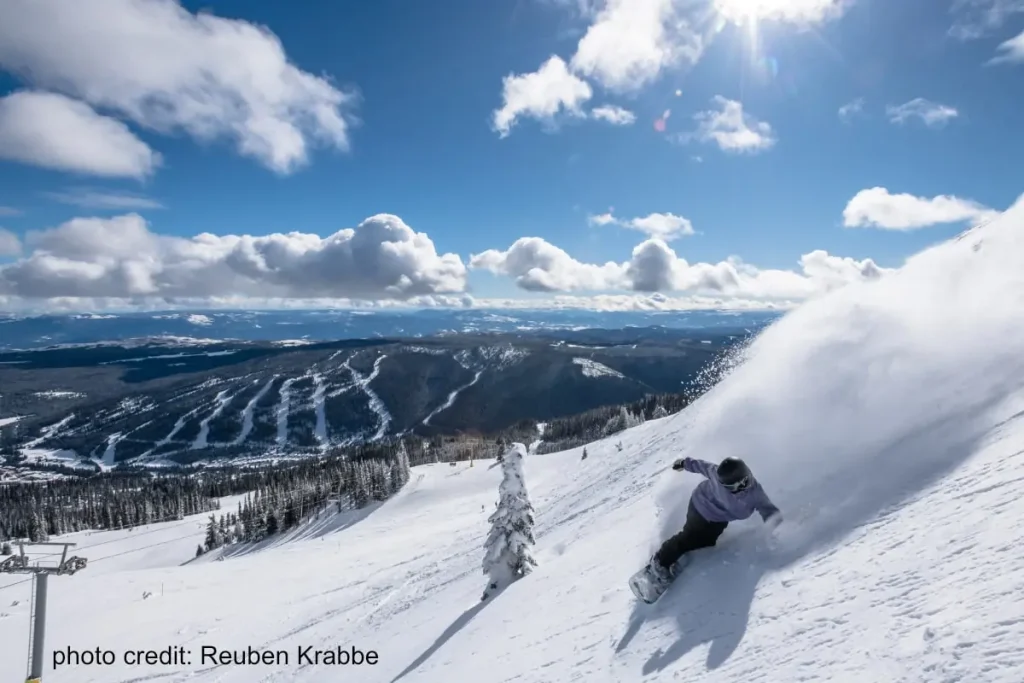 snowboarder shredding a turn at Sun Peaks resort.