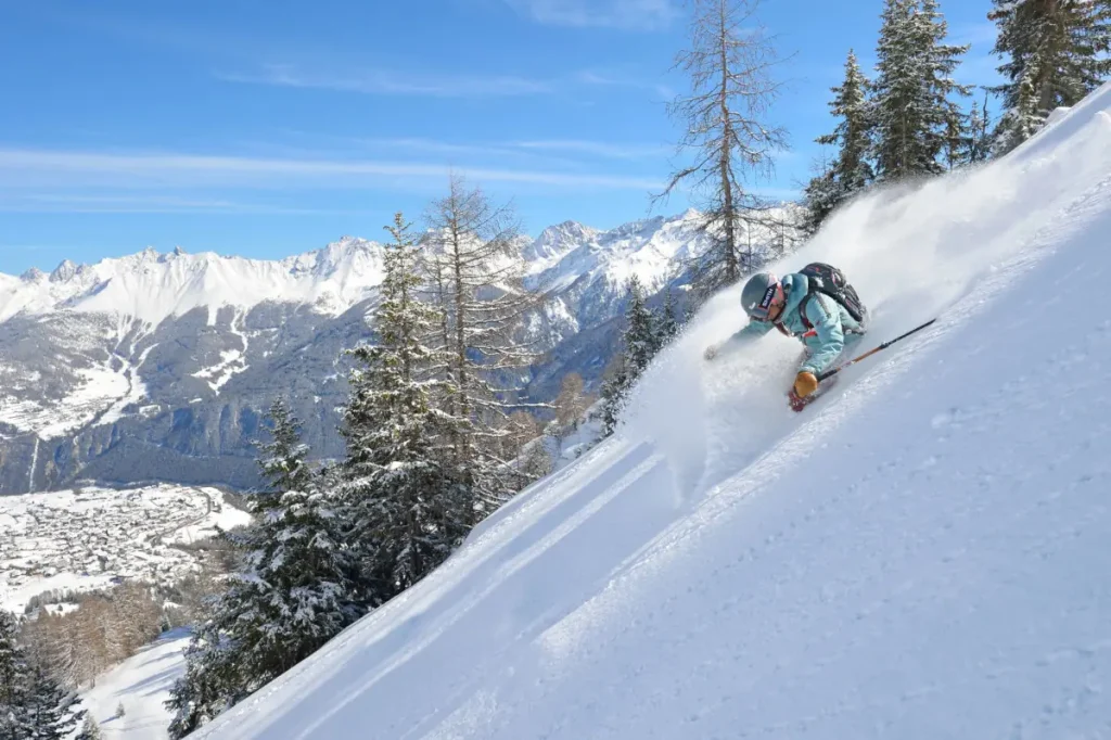 skier on a steep slope in Fiss