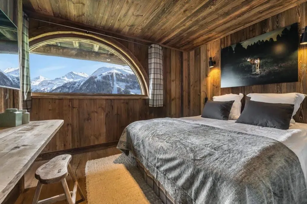 chalet bedroom in Val D'isere